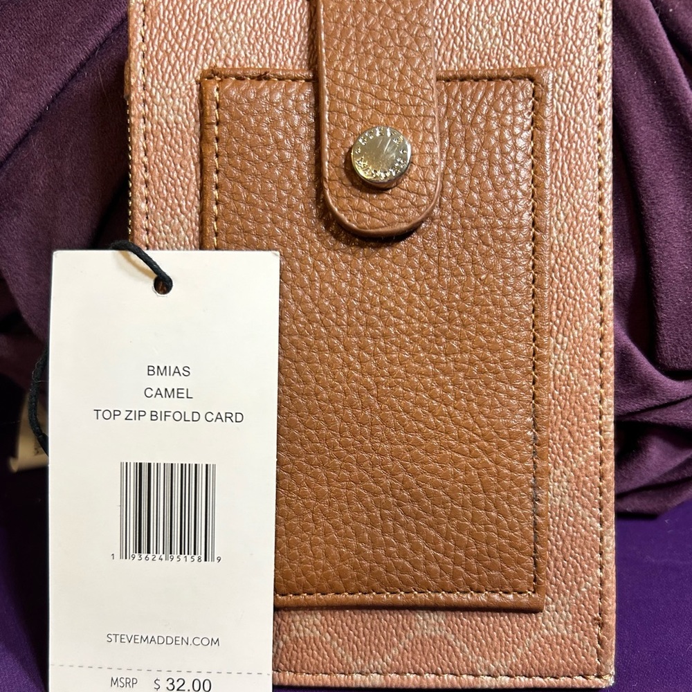 NWT Steve Madden top zip bifold card holder in camel